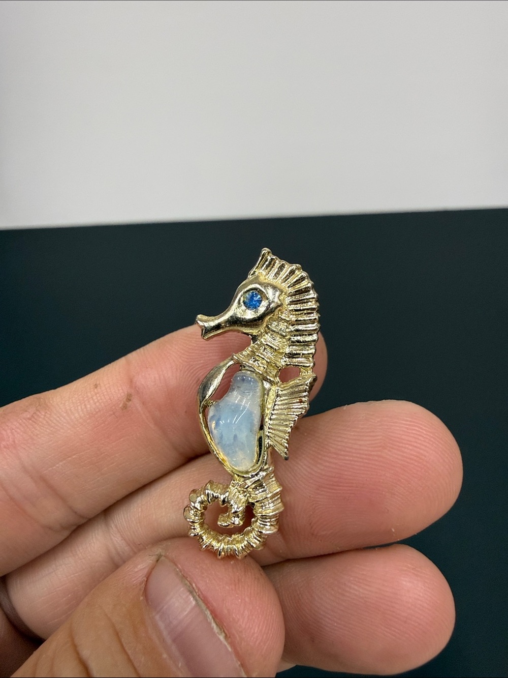 Gold Tone Seahorse Brooch with Blue Rhinestone Eye & Opalescent Cabochon – Figur